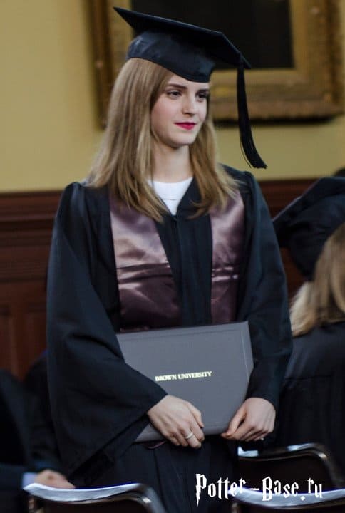 Эмма Уотсон окончила Брауновский университет
